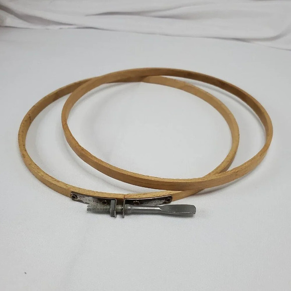 Vintage 6" wooden embordiery hoop Adjustable Monarch Style Screw Made in USA - Picture 10 of 10